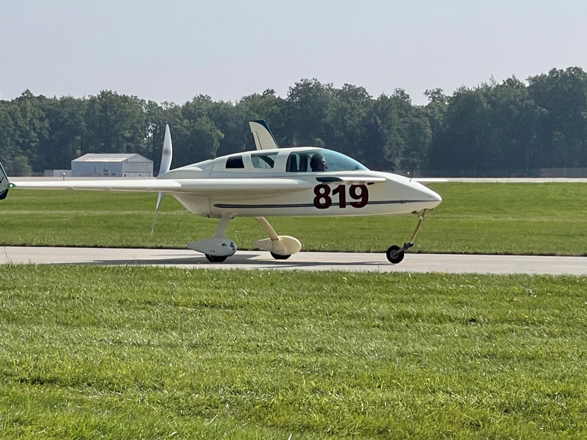 Cozy MK IV canard homebuilt taxiing at a fly-in
